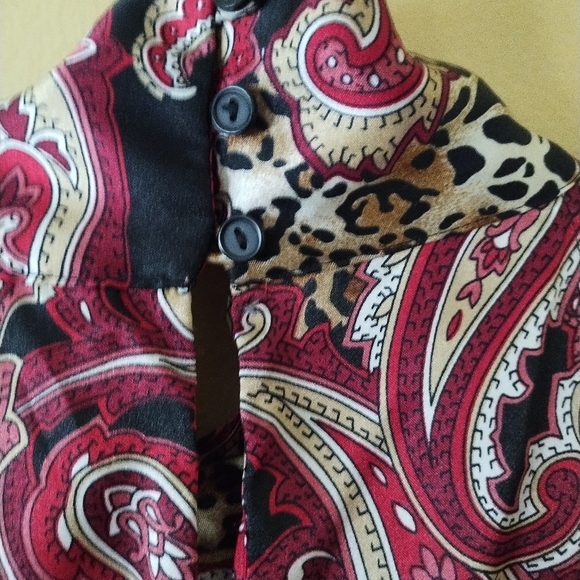 Allison Taylor blouse size L black, maroon,beige leopard print satin fabric. - Picture 4 of 6